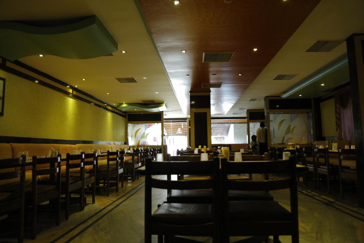 Hotel Sai Sravanthi Grand Tirupati Exterior foto