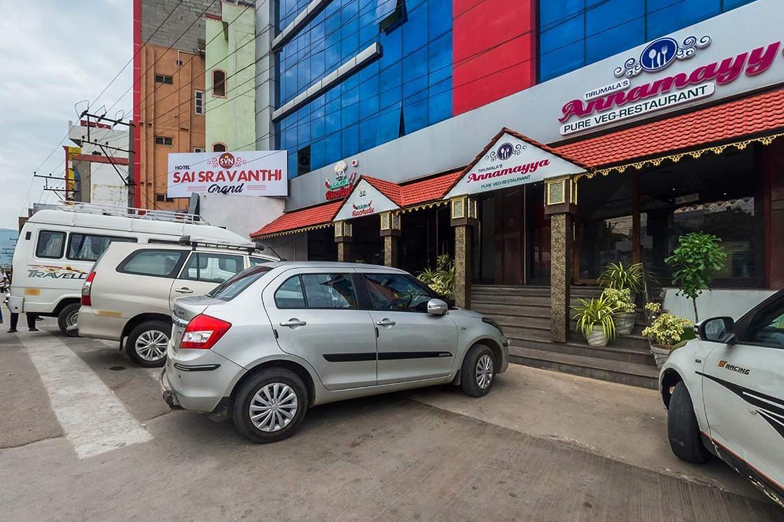Hotel Sai Sravanthi Grand Tirupati Exterior foto