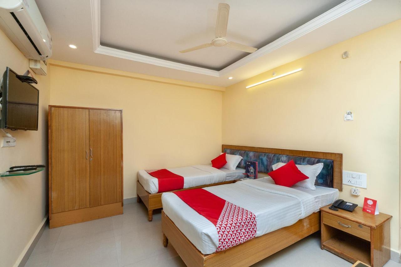 Hotel Sai Sravanthi Grand Tirupati Exterior foto
